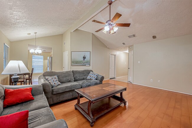 Building Photo - 2122 Heritage Colony Dr