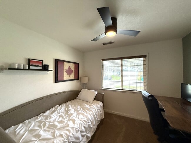 Building Photo - 1574 Kona Dr