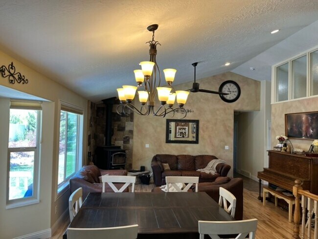 Building Photo - Payson Home
