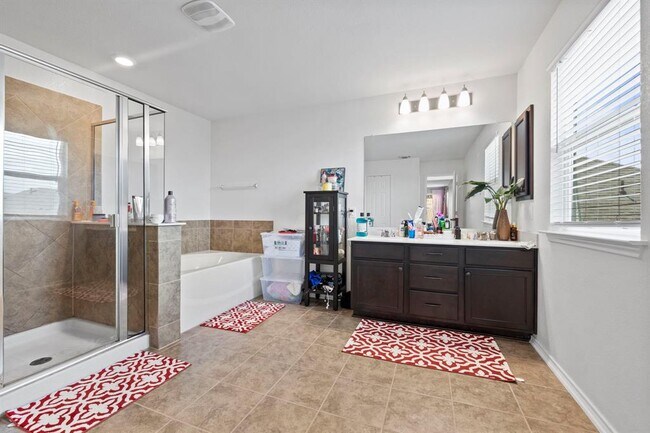 Building Photo - 1601 Sonny Dr