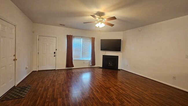 Building Photo - 332 Summerville Ct