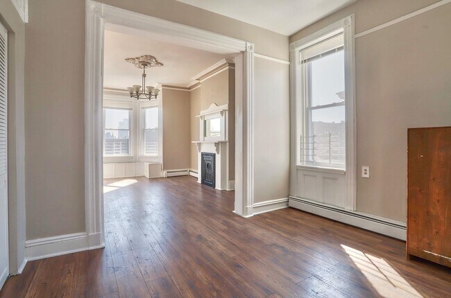 Building Photo - 118 Bowers St