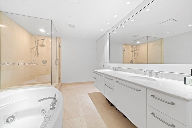 Building Photo - 3101 S Ocean Dr