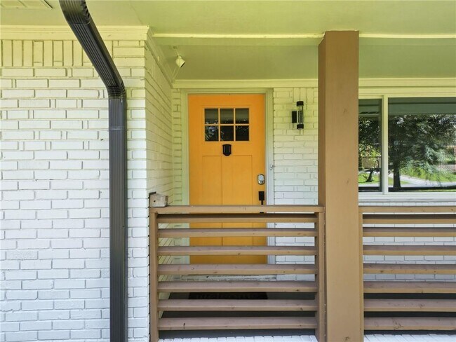 Building Photo - 107 Douglas Dr SE