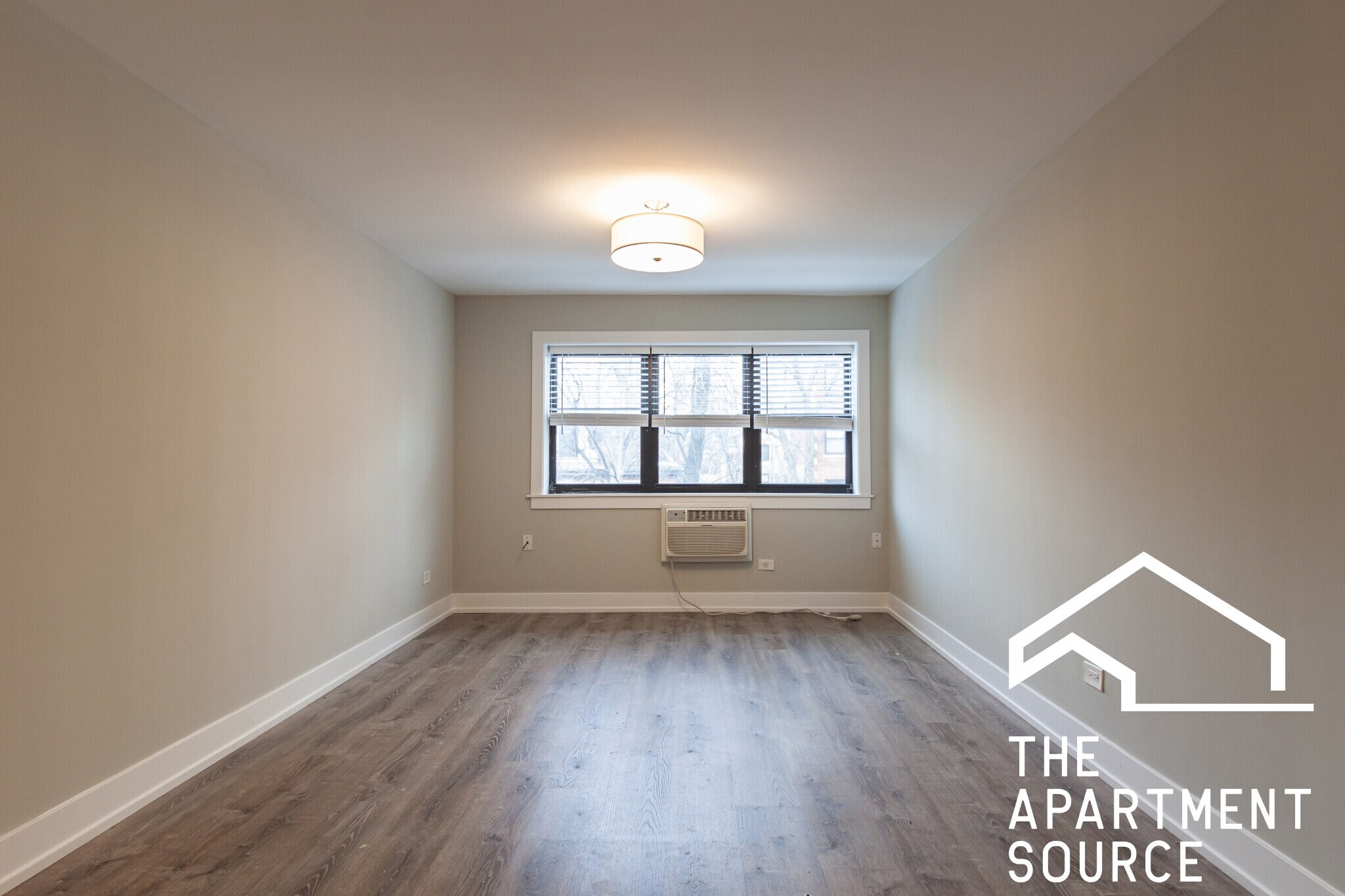 Building Photo - 454 W Barry Ave