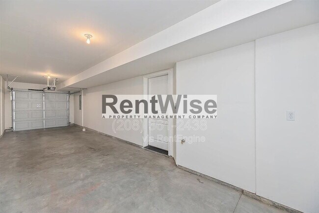 Building Photo - 8732 W Pine Valley Ln