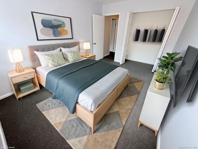 Building Photo - 14 Newtown Rd