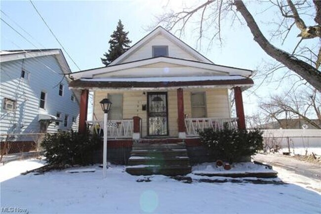 Primary Photo - Section 8 Accepted! Cozy 3-bedroom home, p...