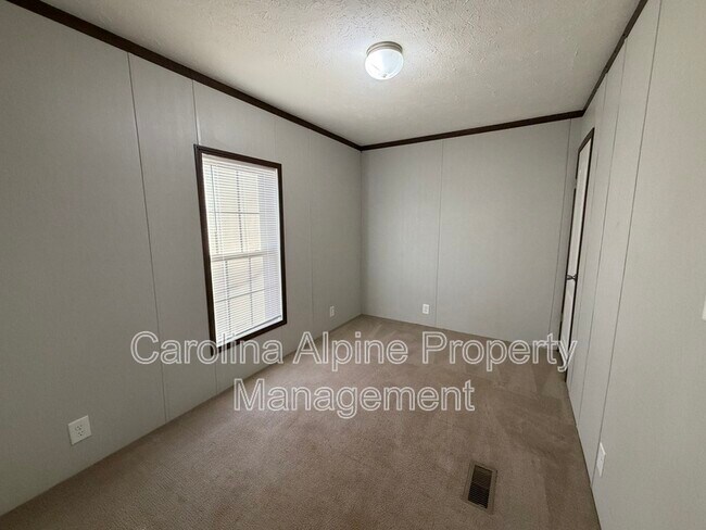 Building Photo - 786 Skylark Ln