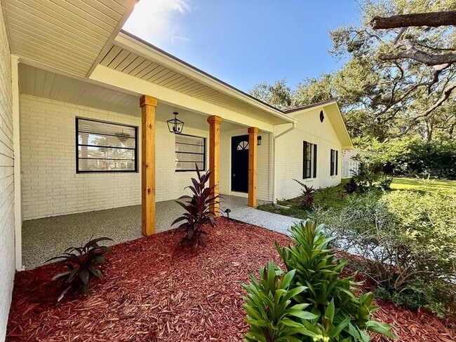 Building Photo - 15611 Walden Ave