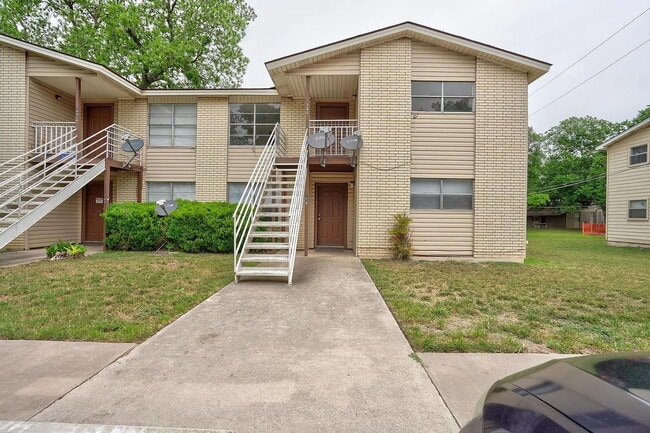 Building Photo - 748 Martindale Rd