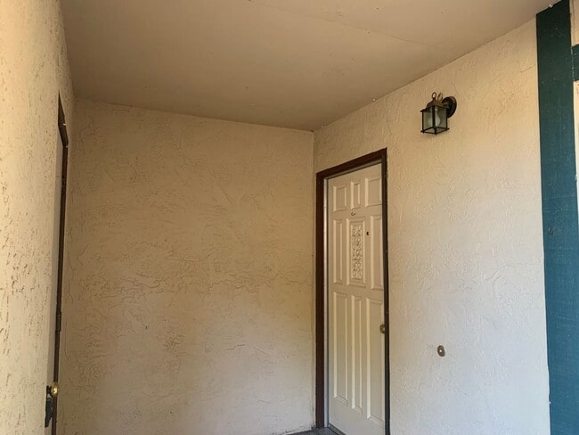 Building Photo - 2813 Pepper Oaks Dr