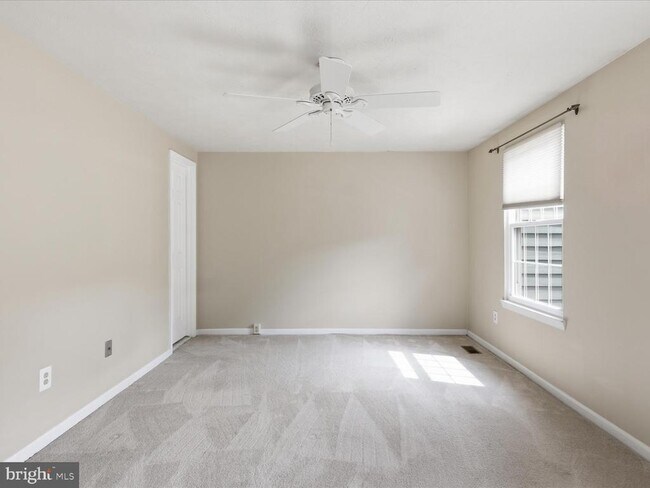 Building Photo - 1563 Autumn Ridge Cir
