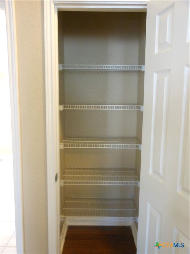 Building Photo - 2242 Lakeline Dr