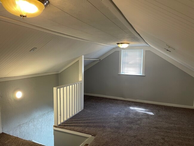 Building Photo - 1506 Lawrence Ave