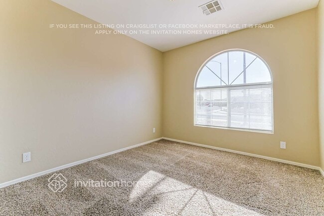 Building Photo - 504 N Hassett