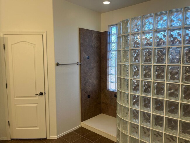 Building Photo - 14361 W Maui Ln