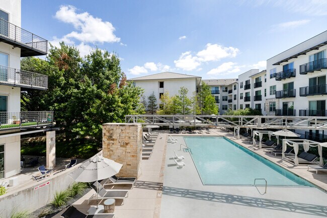 Building Photo - 3100 Esperanza Crossing