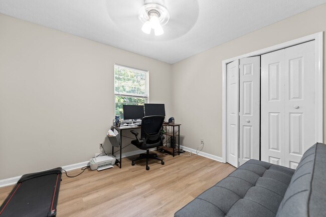 Building Photo - 8603 Raintree Cir