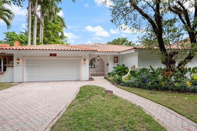 Primary Photo - 1320 Alhambra Cir