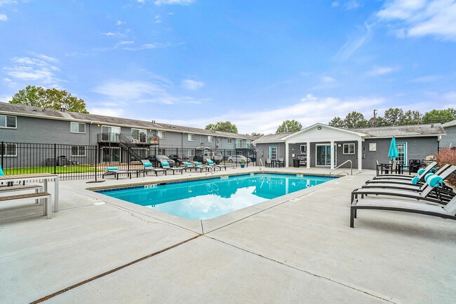 Sparkling Pool - Flats at East Atlanta