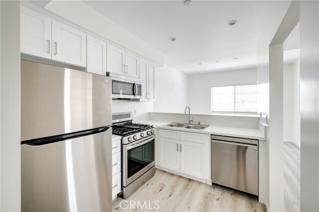 Building Photo - 14526 Hartland St