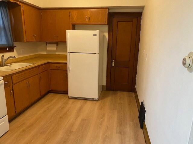 Kitchen photo 1 - 1222 Missouri Ave