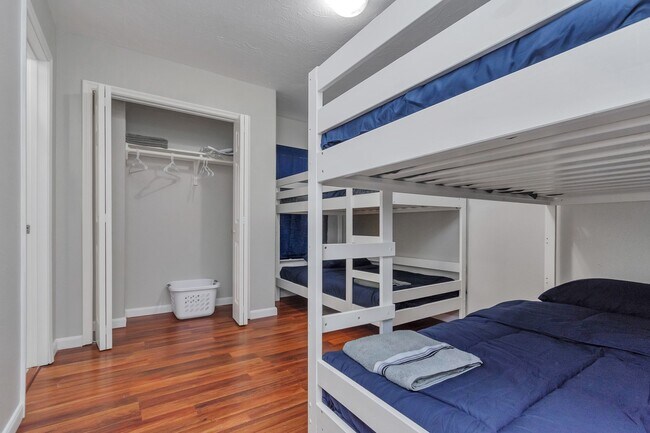 Building Photo - 5822 Santa Bernadetta