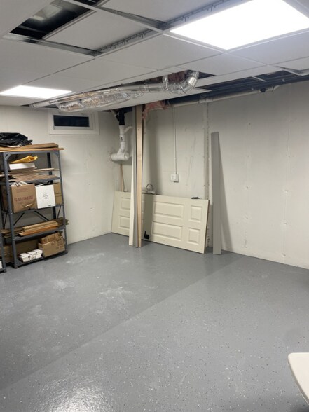 Building Photo - 33 West Rd