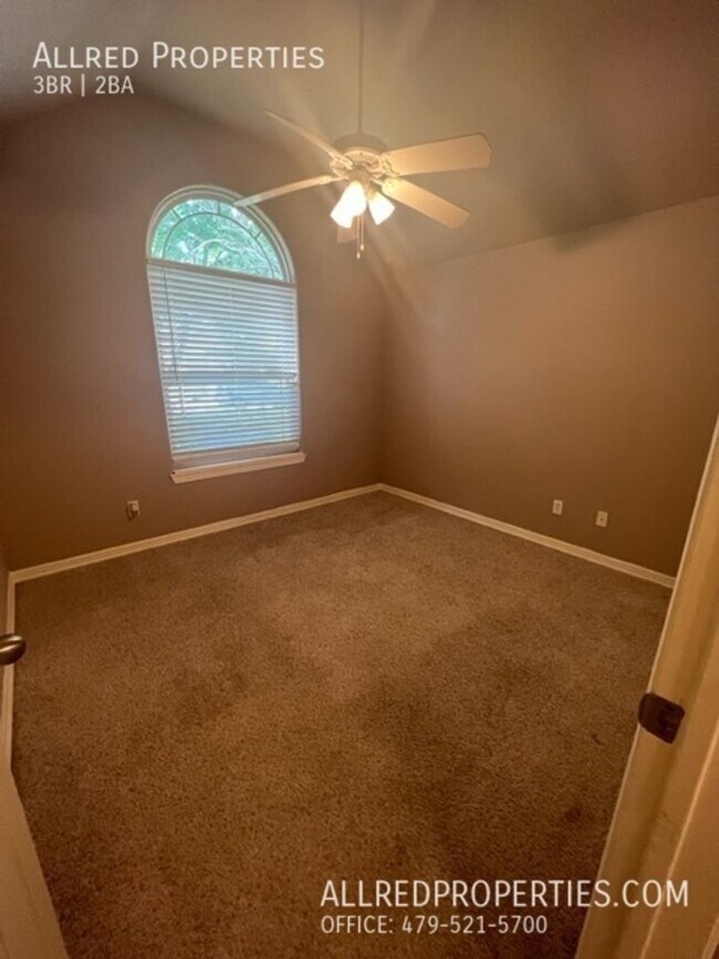 Building Photo - Gorgeous Single Family Home Off Of Mount C...