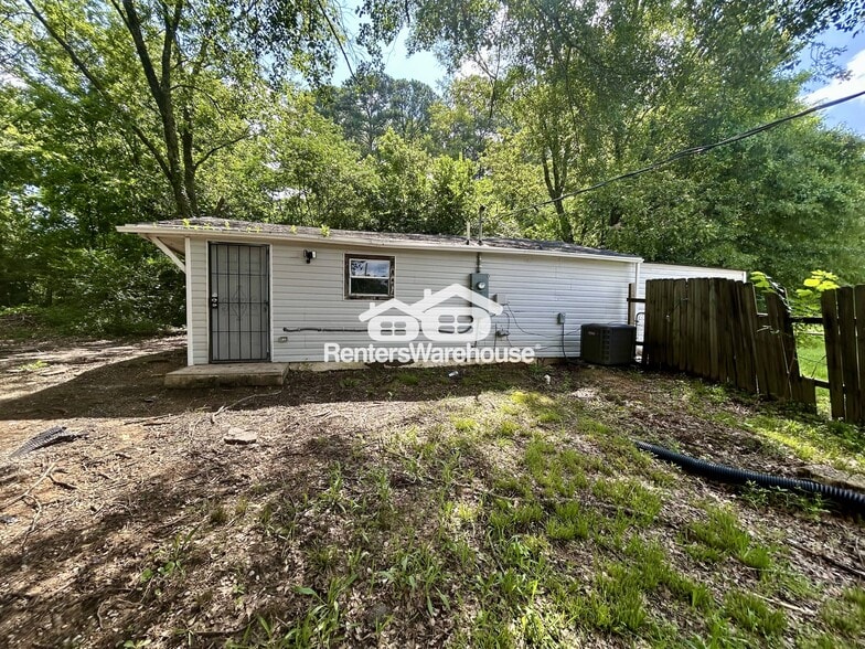 Primary Photo - 1435 Cherry Ave