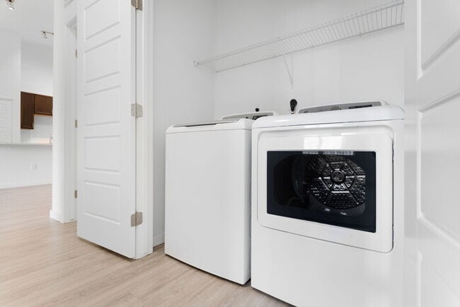 Building Photo - Gorgeous 2 beds 2 baths in Parker! Holiday move-in special 50% off the first month's rent!!