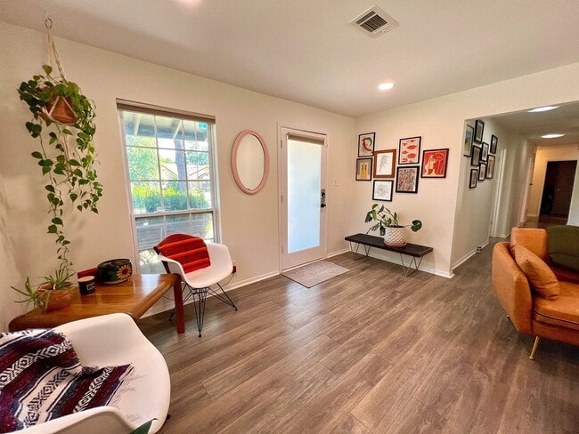 Building Photo - Coming Soon! 3 BR/2BA | Single Family Home | 1-Car Garage Parking | Gated backyard