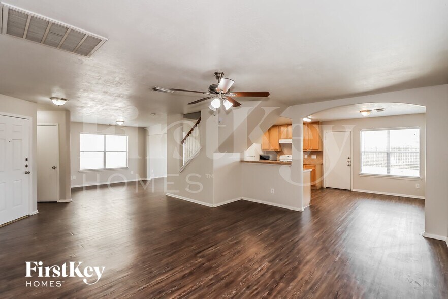 Building Photo - 25339 Barmby Dr