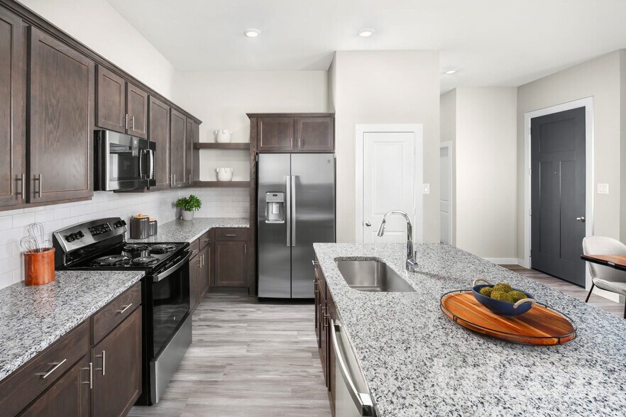 Building Photo - 9835 Willow Creek Commerce Dr