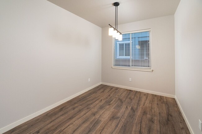Building Photo - 3 Bdrm 2.5 bath newer home in a quiet SE c...