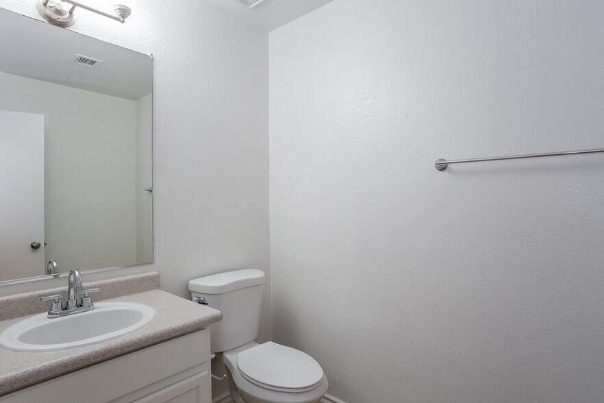 Building Photo - 2809 E Cherry Hills Dr