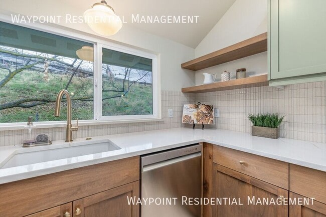 Building Photo - 2989 S Ivy St