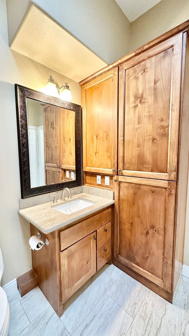 Building Photo - Stunning Fully Detached Casita on Private ...