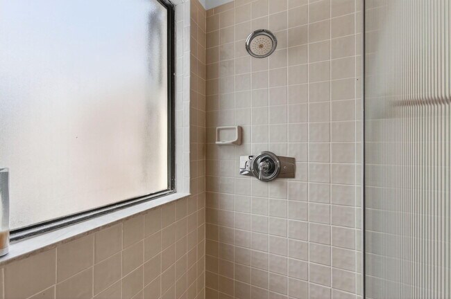 Building Photo - 10332 Islander Dr