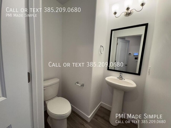 Building Photo - Spacious 3-Bed Townhome with Modern Amenit...