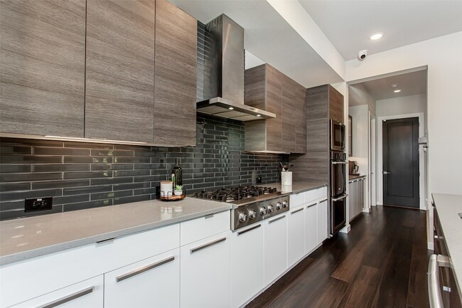 Building Photo - 2468 Electra Dr