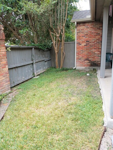 Private yard - 19 Chapel Hill Cir