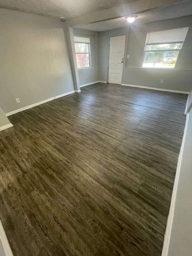 Building Photo - 2/1 St Pete Move In Ready | Apply for FREE This Holiday Season!