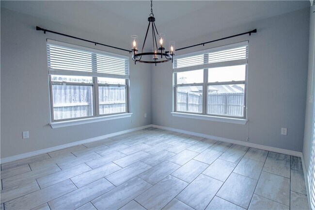 Building Photo - 1220 Gardenia St