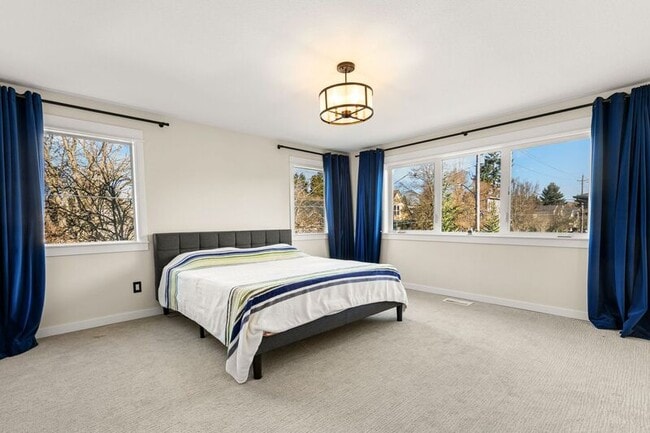 Building Photo - 4090 NE 6th Ave