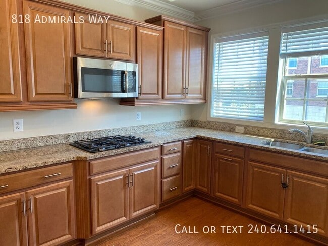 Building Photo - 818 Admirals Way