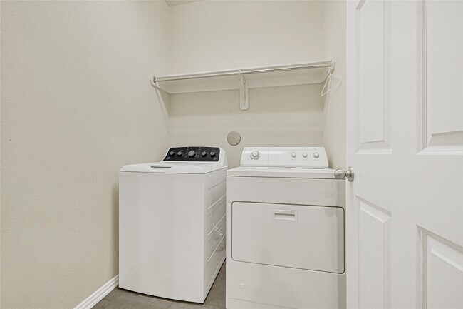 Building Photo - 6156 Flint Ct