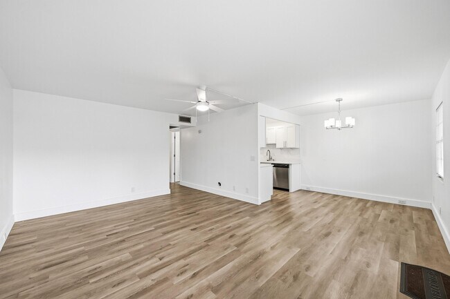Building Photo - 1043 Cornwall C