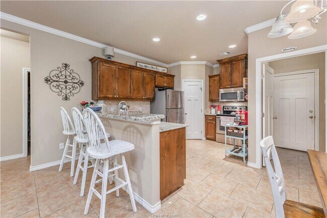 Building Photo - AUGUST PRE-LEASE!! 4/4 Townhome in Univers...